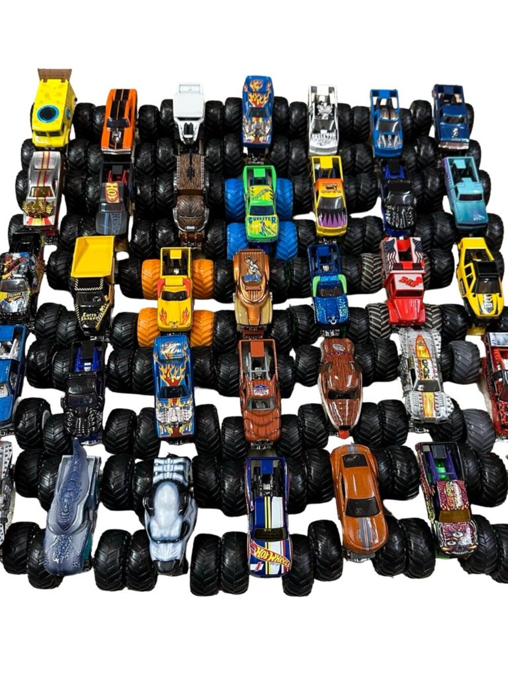 Hot Wheels Monster Trucks Lot 35 Diecast 1:64 Bigfoot Max-D Earth Shaker Used